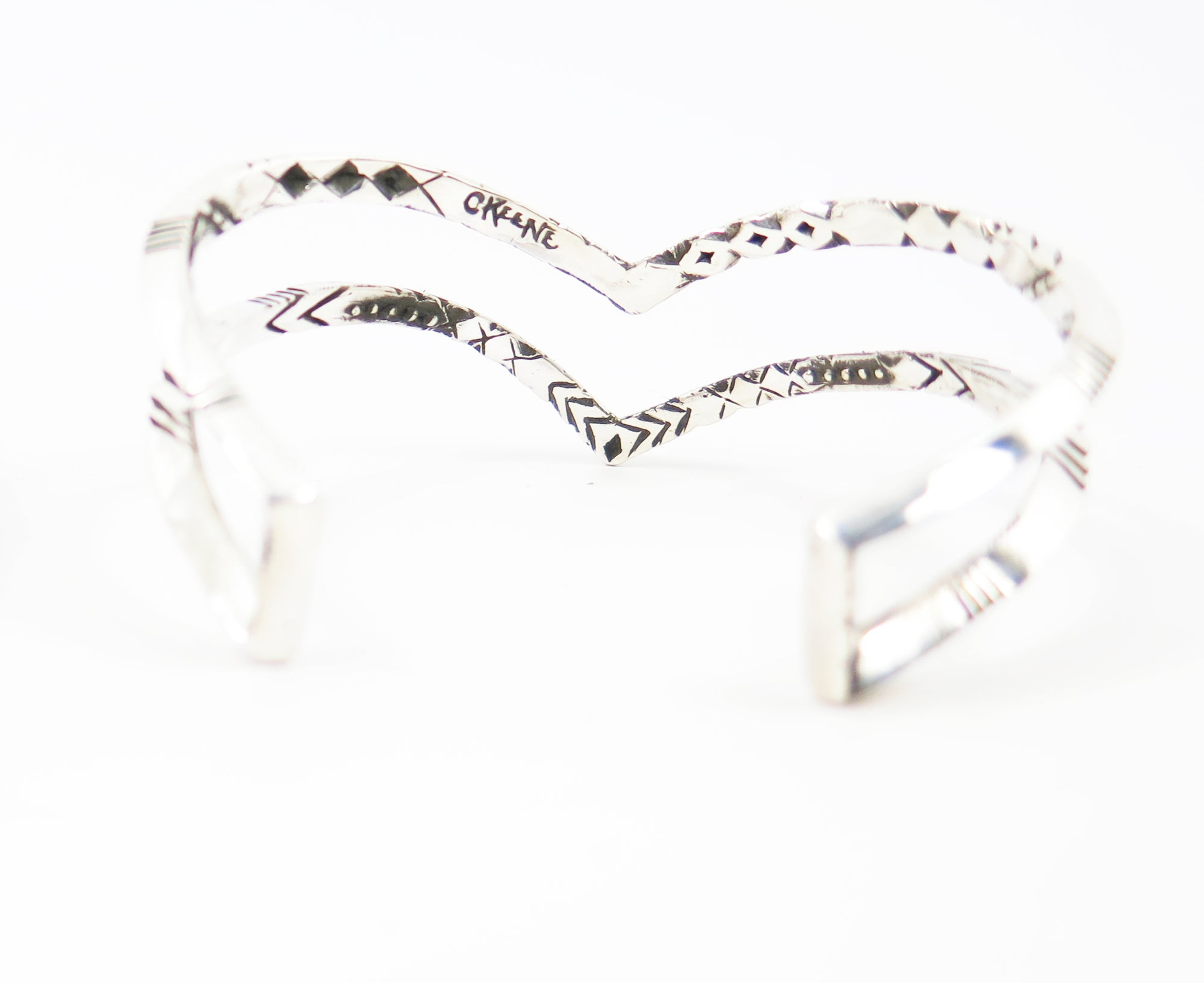 Carved Pinnacle Vee Cuff - Wanderlust + Wildhearts